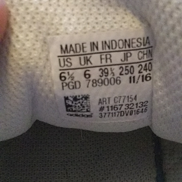 Adidas shoes - Picture 3 of 3